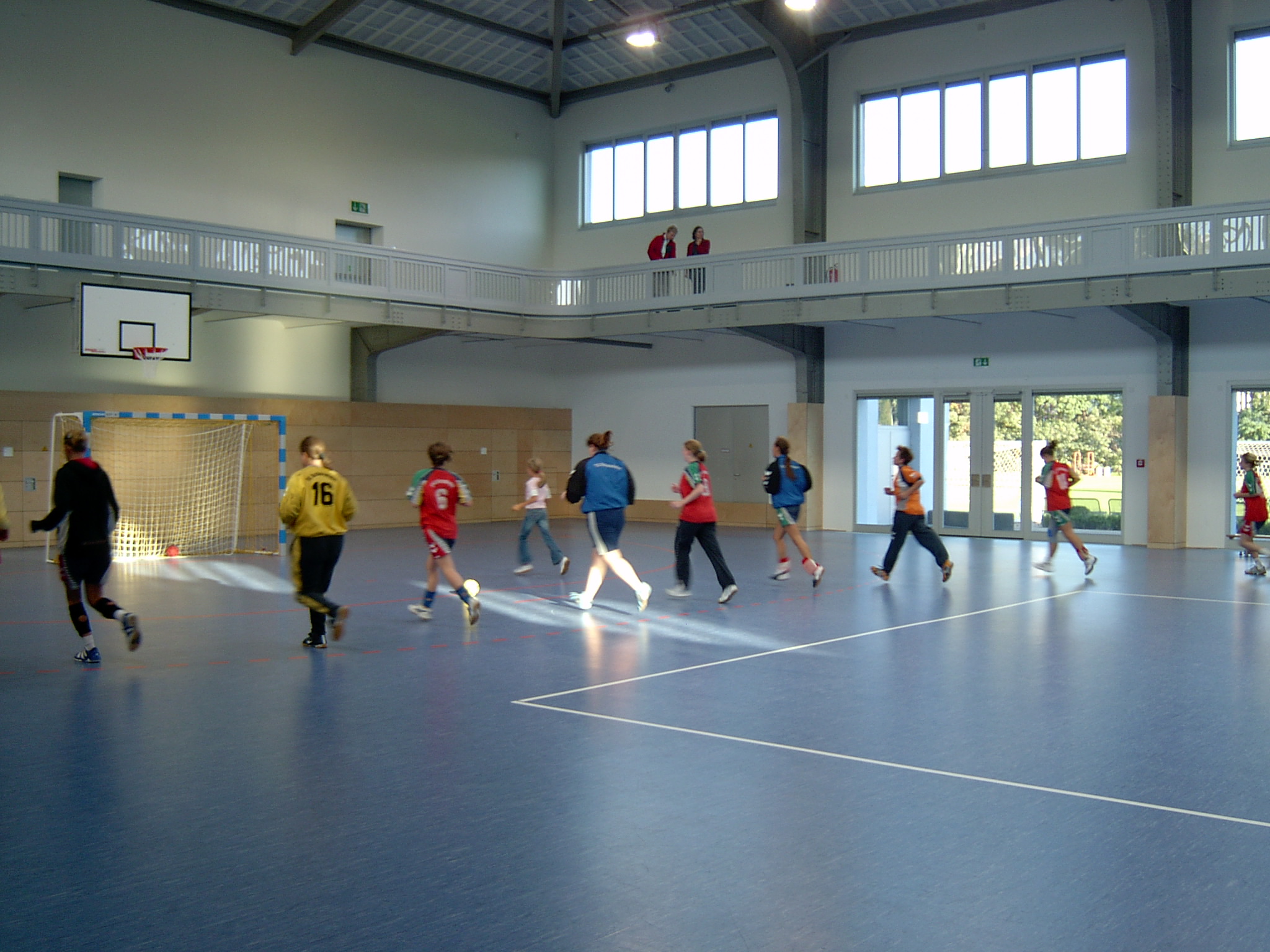 Warmlaufen vor dem Spiel - Wintersporthalle